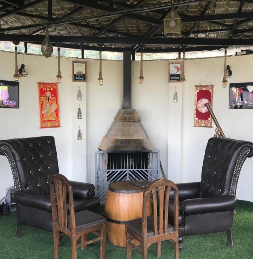Icebergs Mussoorie - A Boutique Stay And 24 Hrs Roof Top Cafe Eksteriør billede