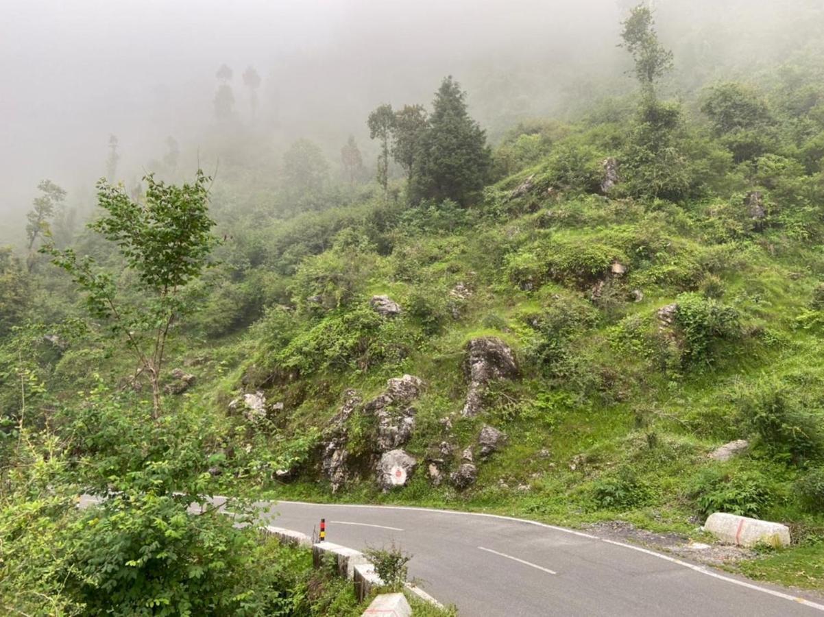 Icebergs Mussoorie - A Boutique Stay And 24 Hrs Roof Top Cafe Eksteriør billede