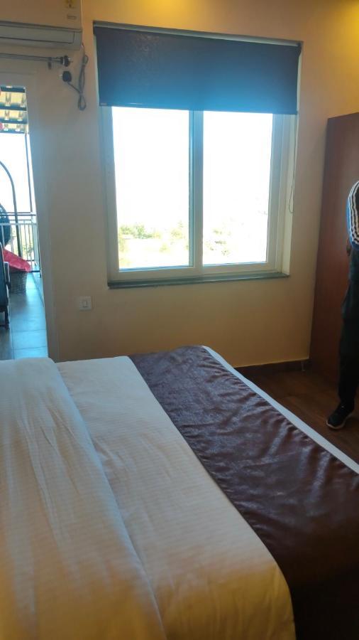 Icebergs Mussoorie - A Boutique Stay And 24 Hrs Roof Top Cafe Eksteriør billede