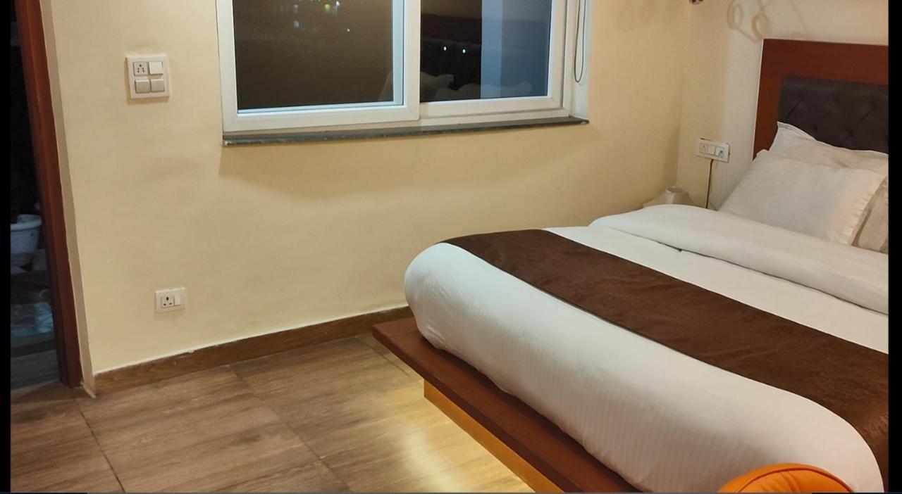 Icebergs Mussoorie - A Boutique Stay And 24 Hrs Roof Top Cafe Eksteriør billede