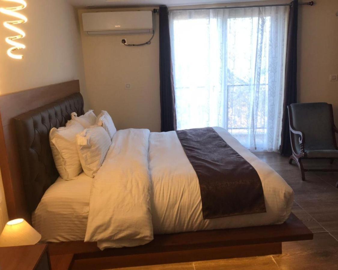 Icebergs Mussoorie - A Boutique Stay And 24 Hrs Roof Top Cafe Eksteriør billede