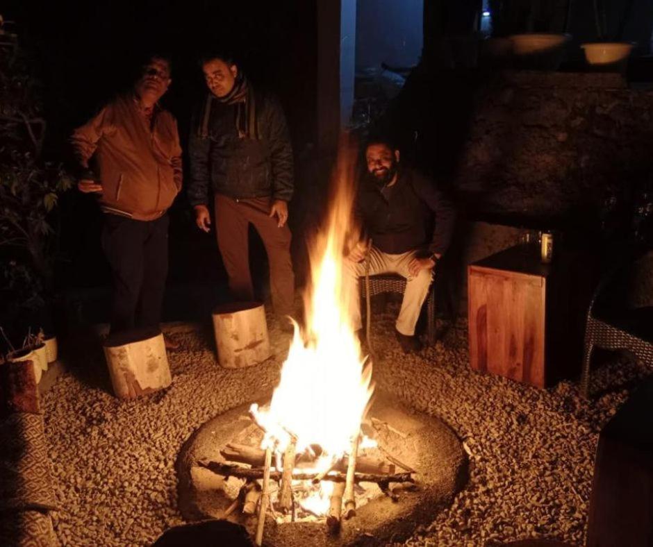 Icebergs Mussoorie - A Boutique Stay And 24 Hrs Roof Top Cafe Eksteriør billede
