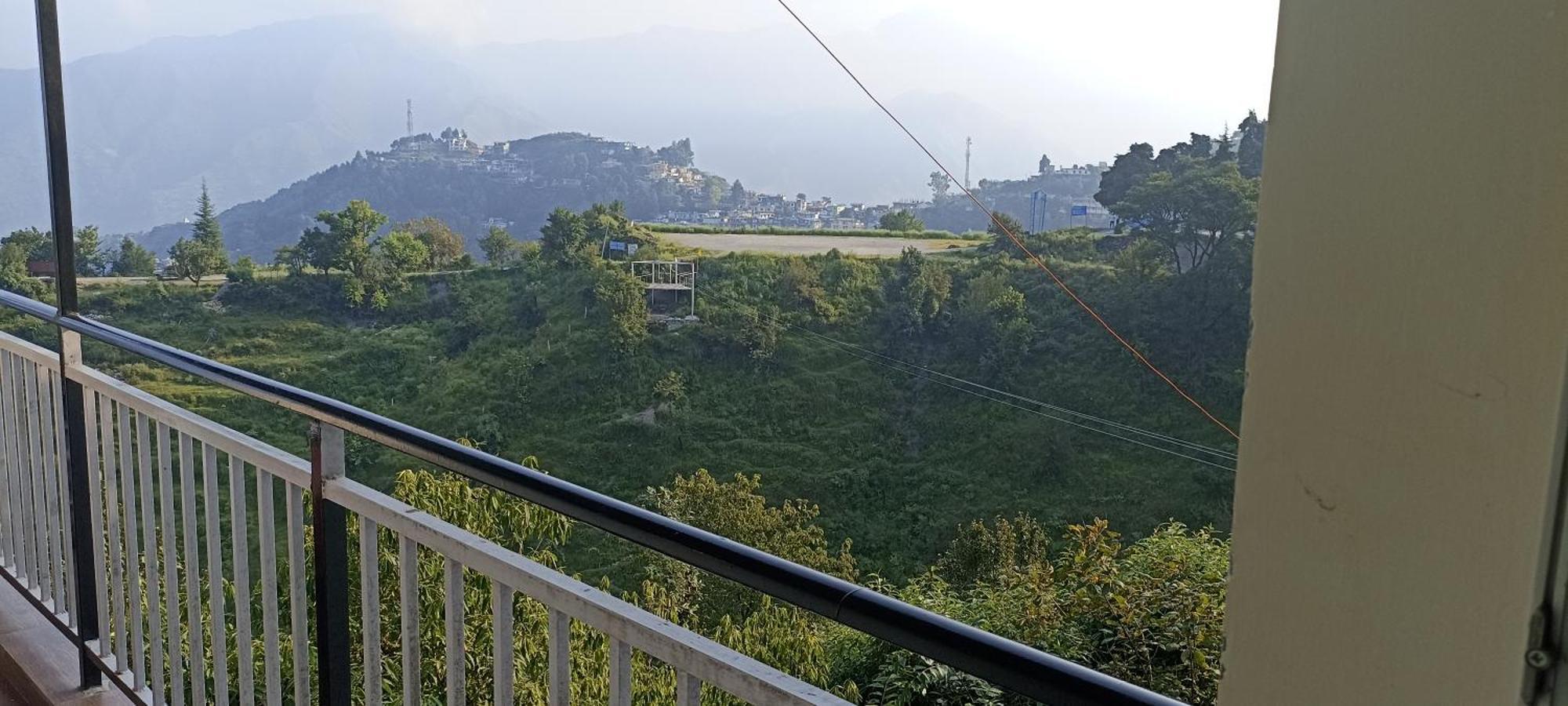 Icebergs Mussoorie - A Boutique Stay And 24 Hrs Roof Top Cafe Eksteriør billede