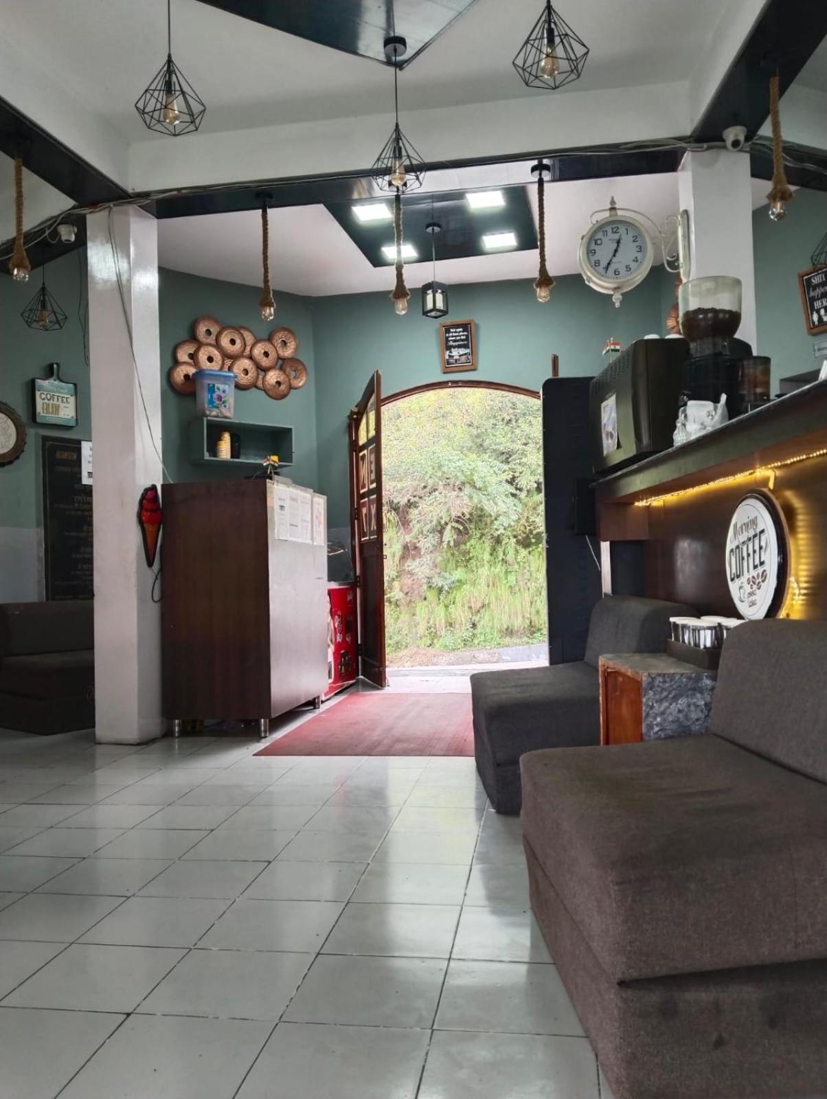 Icebergs Mussoorie - A Boutique Stay And 24 Hrs Roof Top Cafe Eksteriør billede