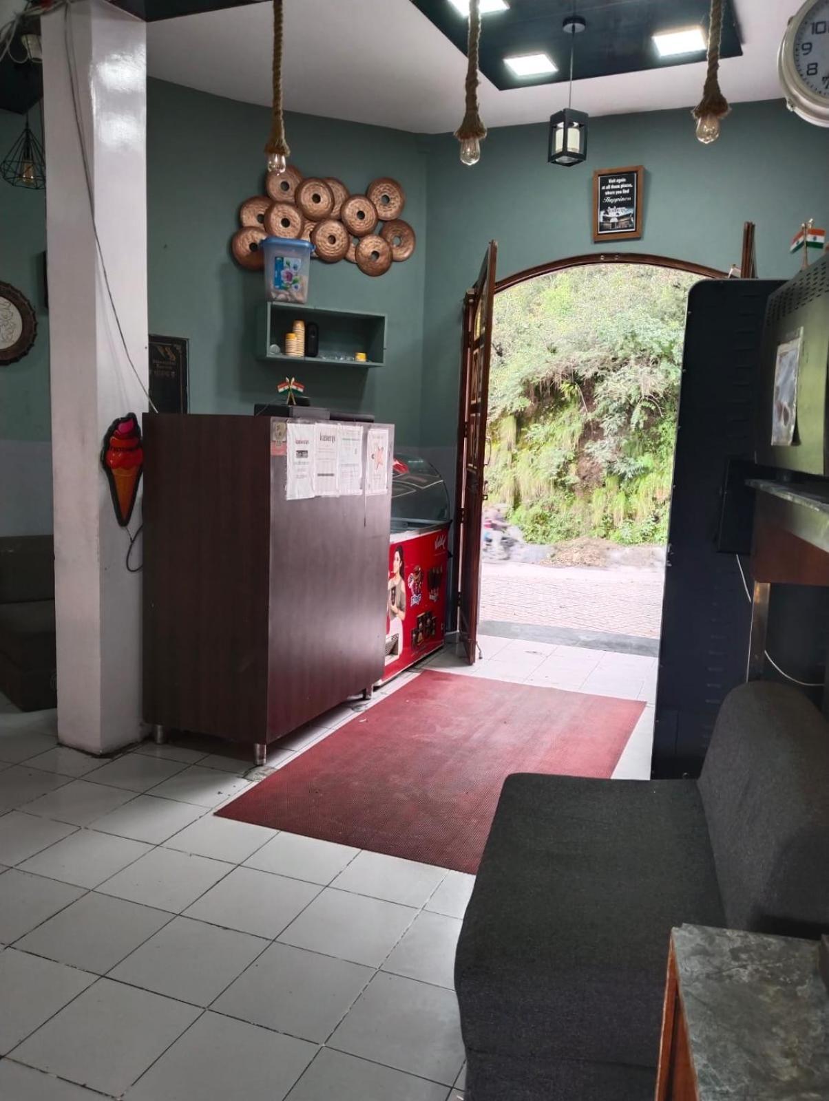 Icebergs Mussoorie - A Boutique Stay And 24 Hrs Roof Top Cafe Eksteriør billede