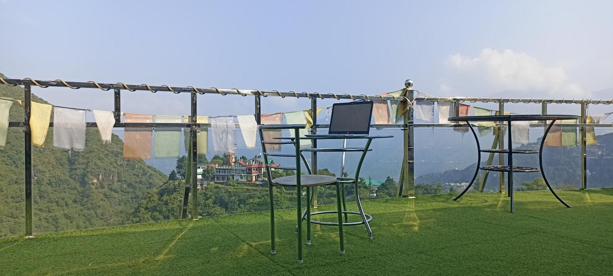 Icebergs Mussoorie - A Boutique Stay And 24 Hrs Roof Top Cafe Eksteriør billede