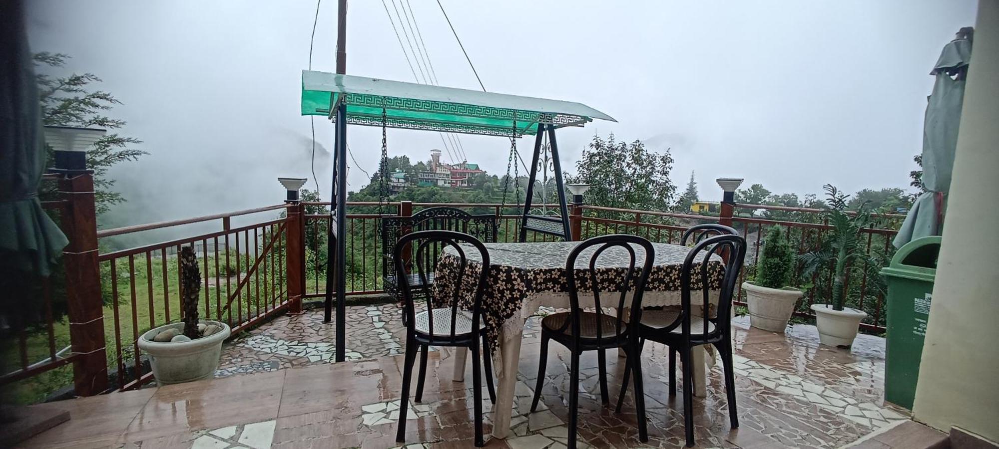 Icebergs Mussoorie - A Boutique Stay And 24 Hrs Roof Top Cafe Eksteriør billede