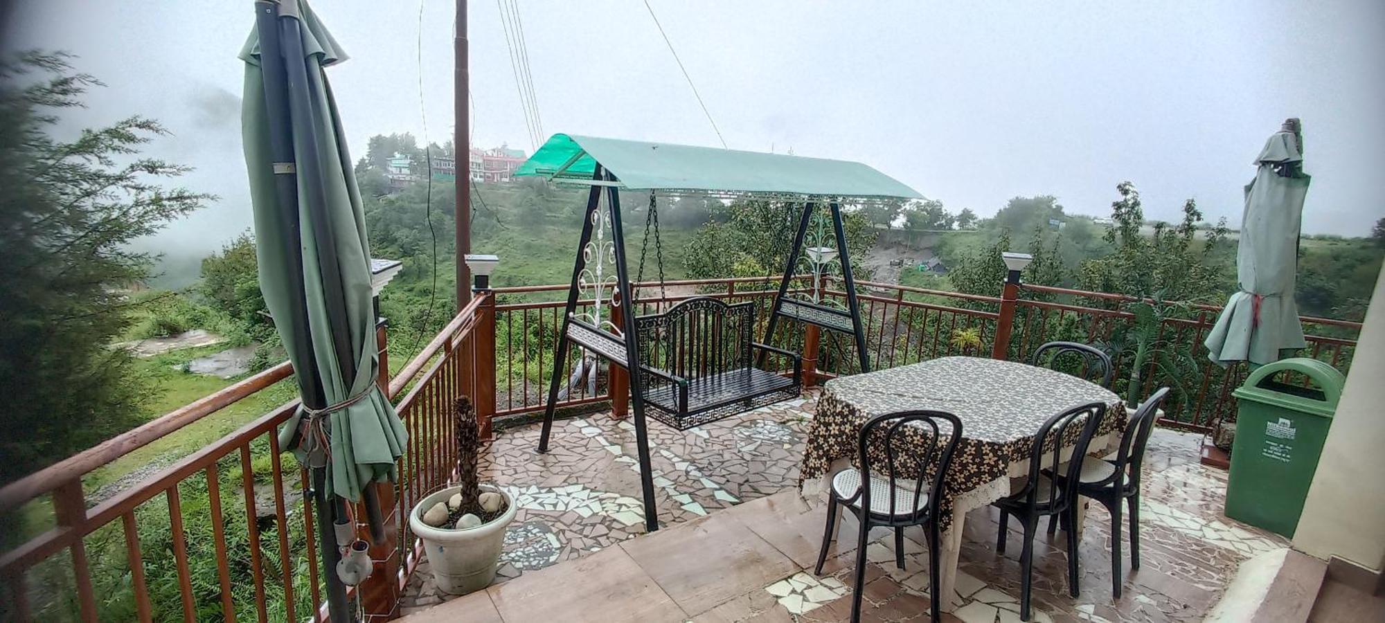 Icebergs Mussoorie - A Boutique Stay And 24 Hrs Roof Top Cafe Eksteriør billede