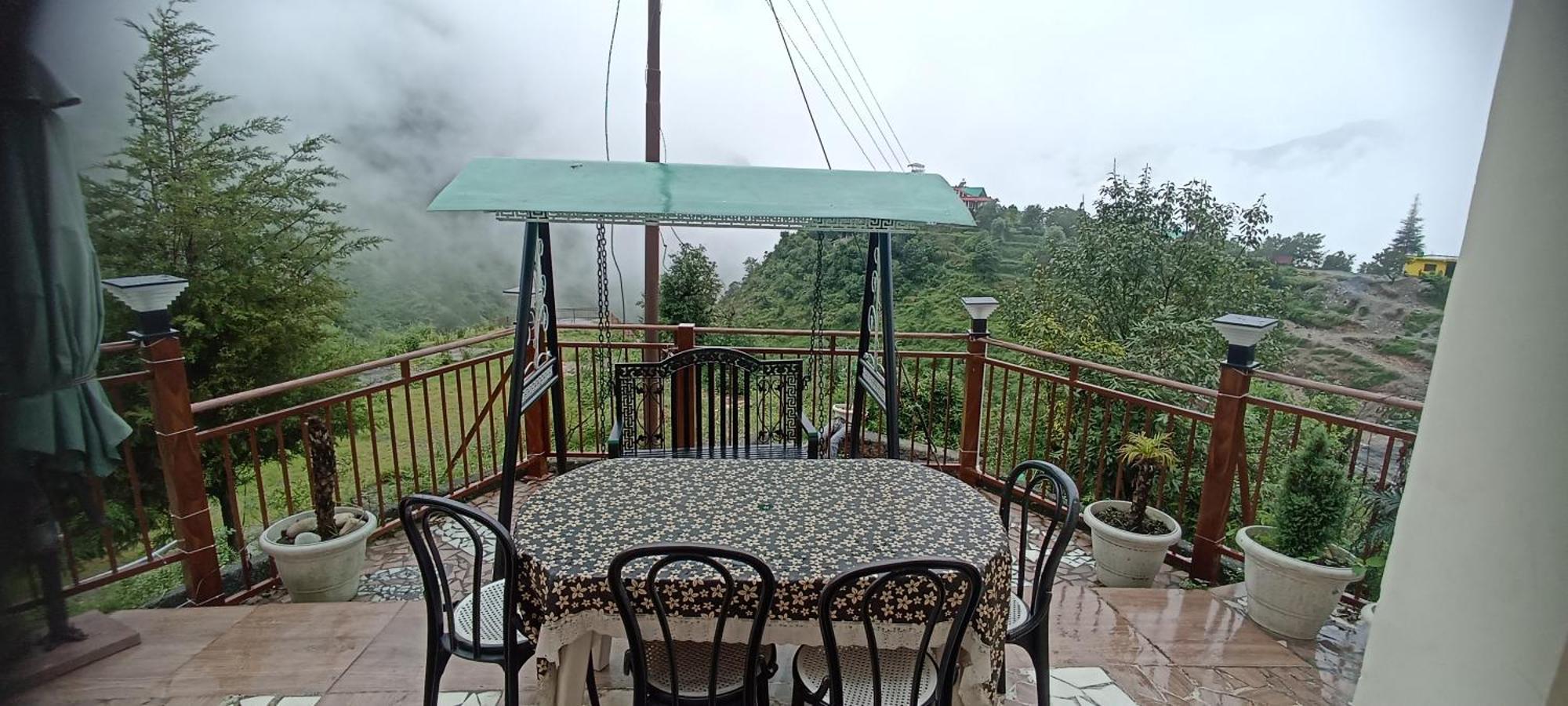 Icebergs Mussoorie - A Boutique Stay And 24 Hrs Roof Top Cafe Eksteriør billede