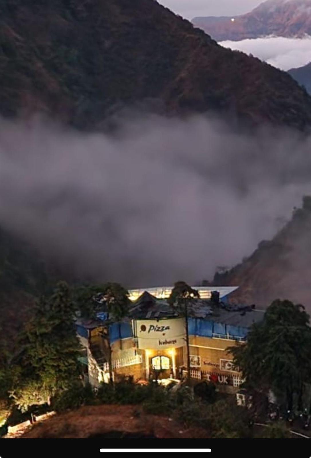 Icebergs Mussoorie - A Boutique Stay And 24 Hrs Roof Top Cafe Eksteriør billede